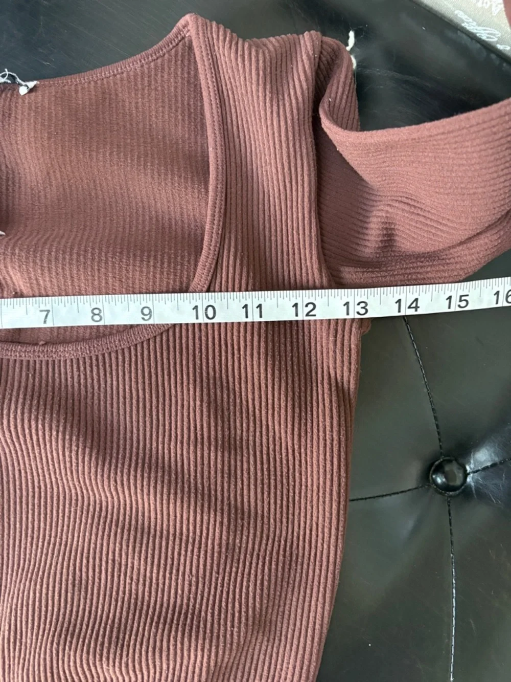 Zara Ribbed Scoop-Neck Long Sleeve Crop Top - Brown